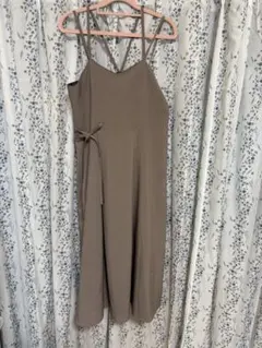 ベージュ キャミソール ワンピース