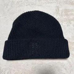 黒いリブ編みニット帽