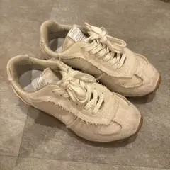 Maison Margiela アイボリー スニーカーのサムネイル