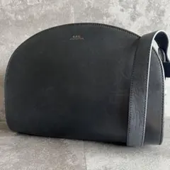 ⭐️アーペーセー⭐️ハーフムーン レザー ショルダーバッグ ブラック