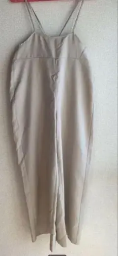 ベージュ ストラップ付きオーバーオール