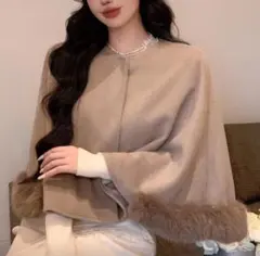 M ファー付き　ベージュファーポンチョ