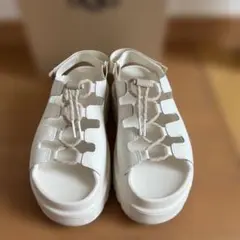 箱ありUGG サンダル GoldenGlow Toggl ゴールデングロウトグルのサムネイル