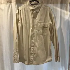 ベージュ ボタン付き長袖シャツ