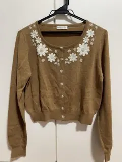 earth music&ecology 花刺繍 カーディガン　ショート丈