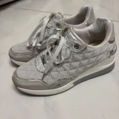 厚底ホワイト/シルバー キルティングスニーカー　24.5cm