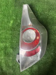 トヨタアクアNPH10 前期純正右テールSTANLEY 52-252のサムネイル