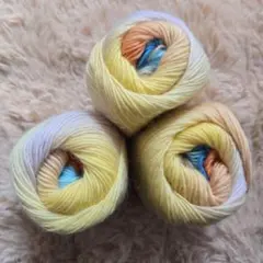 【新品未使用】ウール100%　毛糸3玉　編み物　グラデーション