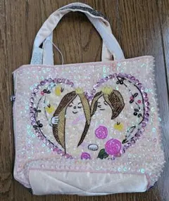 ビーズ製ハンドバッグ