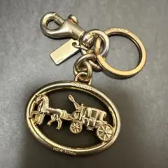 COACH キーホルダー 馬車モチーフ