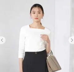 スクエアネックスムースTシャツ