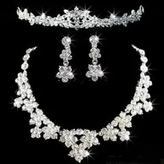 セール中！★ティアラ&イヤリング&ネックレス 3点セット