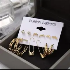 ピアス　アクセサリー　ゴールド　金色　gold 鎖　南京錠　月　星　上品