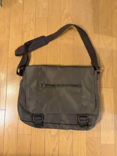 Banana Republic ショルダーバッグ オリーブ メッセンジャーバッグのサムネイル