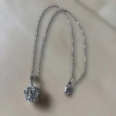 クラウンのチャームペンダント