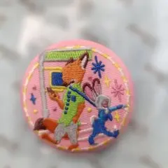 ディズニー　刺繍缶バッチ　ズートピア　ニック&ジュディ