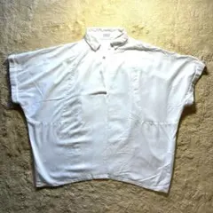 ローリーズファーム　シンプルでゆったり着れるデザインのトップスです。