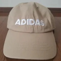 ADIDAS ベージュキャップ ロゴ刺繍