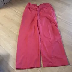 GU 赤 ワイドパンツ プリーツ入り
