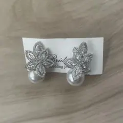 ブライダルアクセサリー 花形ピアス