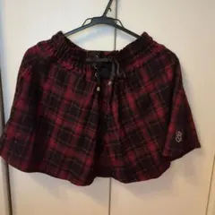 赤と黒のチェック柄フレアスカッツ
