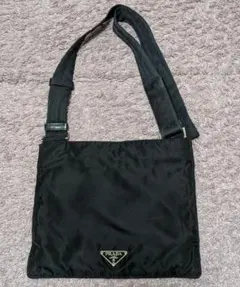 PRADA プラダ　ショルダーバッグ　斜めがけ　三角ロゴ