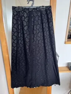 日本製　黒花柄ロングスカート