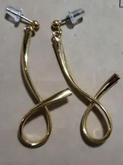 ゴールド ループ型 ピアス