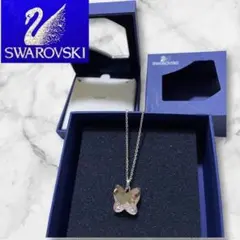 Swarovski ピンク蝶々　クリスタルネックレス　プラ箱付き