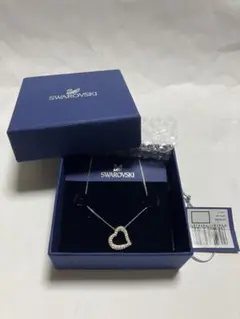 スワロフスキークリスタルパヴェ　オープンハートネックレスそこそこ美品、箱、タグ有