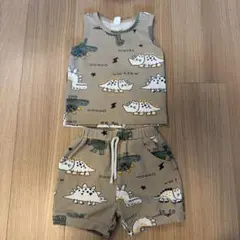 恐竜柄タンクトップとショートパンツセット
