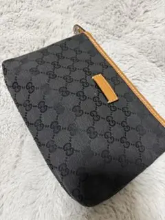 GUCCI（GGパターン ）ブラックポーチ