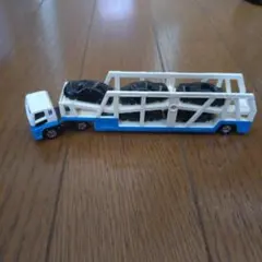 トミカ 131 三菱ふそう スーパーグレード キャリアカー