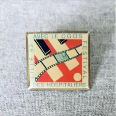 ピンバッジ　32399 ピアノの鍵盤とフイルム ヴィンテージ ピンズ pins
