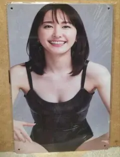 ブリキ看板　女性Yui②新品 比率間違い誤差 特価
