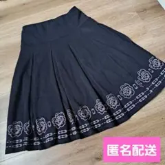 ブラック プリーツスカート 秋冬物　花柄刺繍　ウエストゴム　Lサイズ