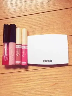 リップお得セット(リップグロス4本、リップパレット1個）