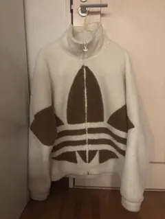 adidas ボアジャケット クリーム・ブラウン