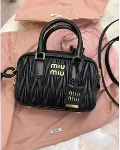 miu miu マテラッセ ショルダーバッグ ブラック