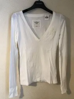 新品Abercrombie & Fitch ホワイト Vネック Tシャツ M