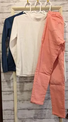 ユニクロ　パンツとトップスのセット