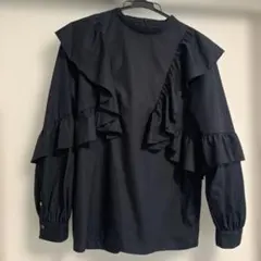 美品Spick & Span ブラック フリルシャツのサムネイル