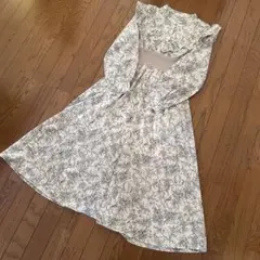 【après jour 】フラワープリントフリルロングワンピース　F ホワイト