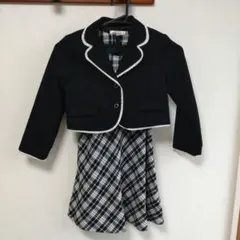 黒いチェック柄ジャケット付ワンピース