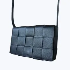 【未使用級❣️美品】イタリア製レザー編み込み　スクエアショルダーバッグ ブラック