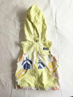 patagonia 花柄 フード付きベスト 4T(100cmくらい)