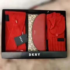 DKNYの冬のギフトセット。シグネチャーウォレット、