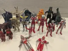 ウルトラマンシリーズ 怪獣フィギュアセット 約30体 - メルカリ