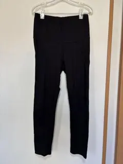 黒 スリムフィット マタニティパンツ