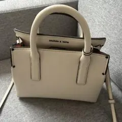 CHARLES & KEITH アイボリー ハンドバッグ